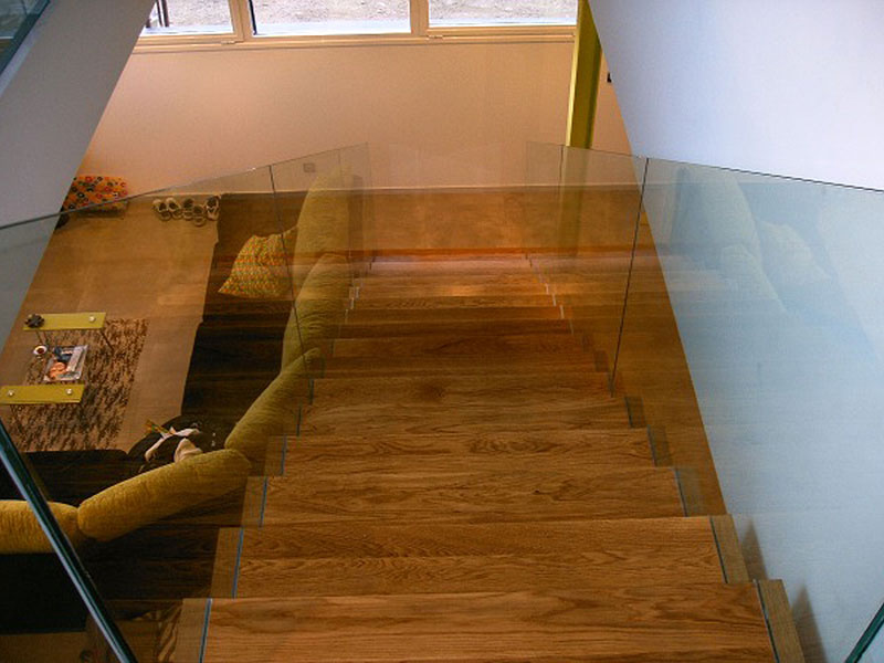 Escalera forrada de madera